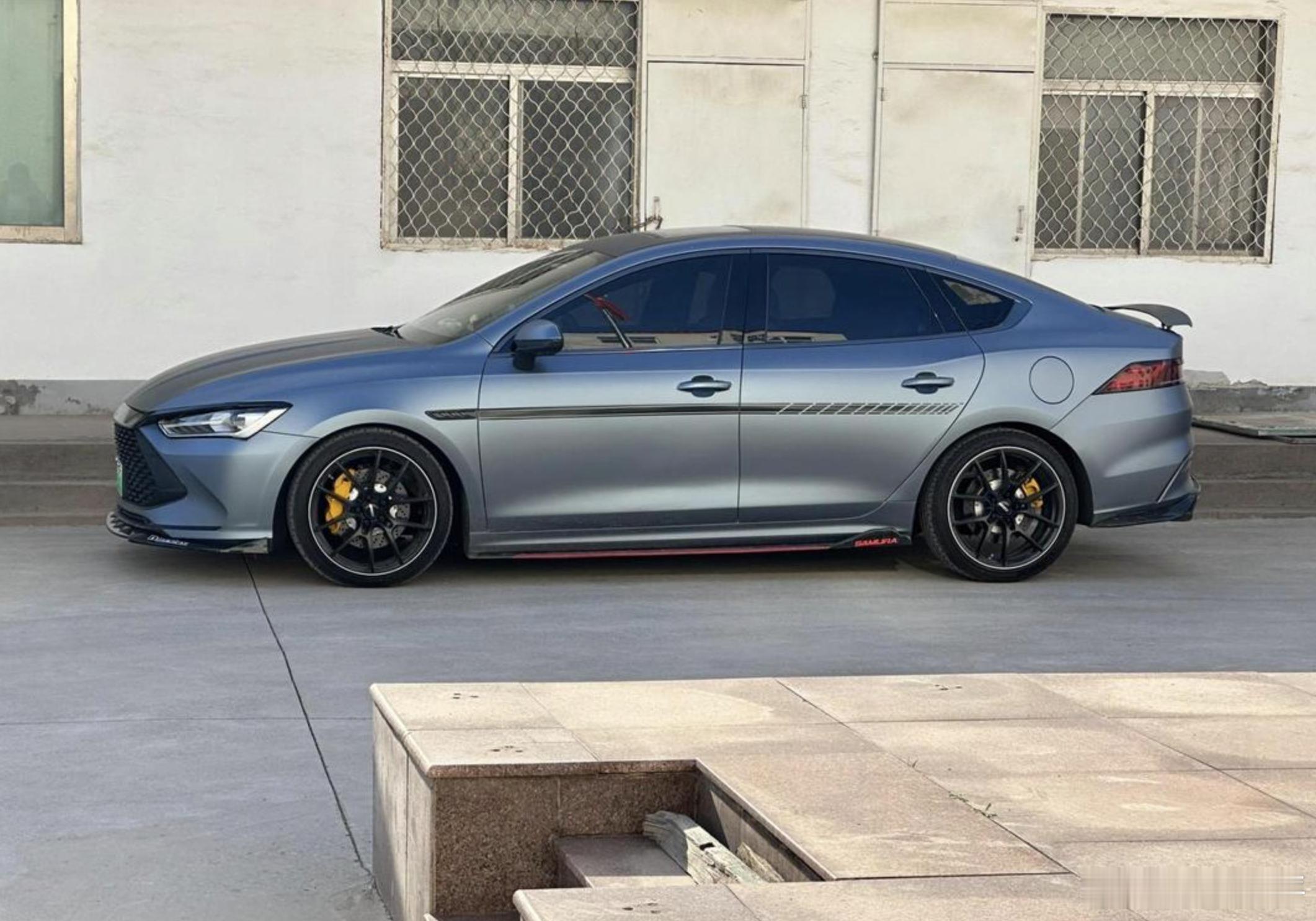 中国制造让碳纤维价格去掉一个0比亚迪秦plus能不能给798的秦PLUS上个碳顶