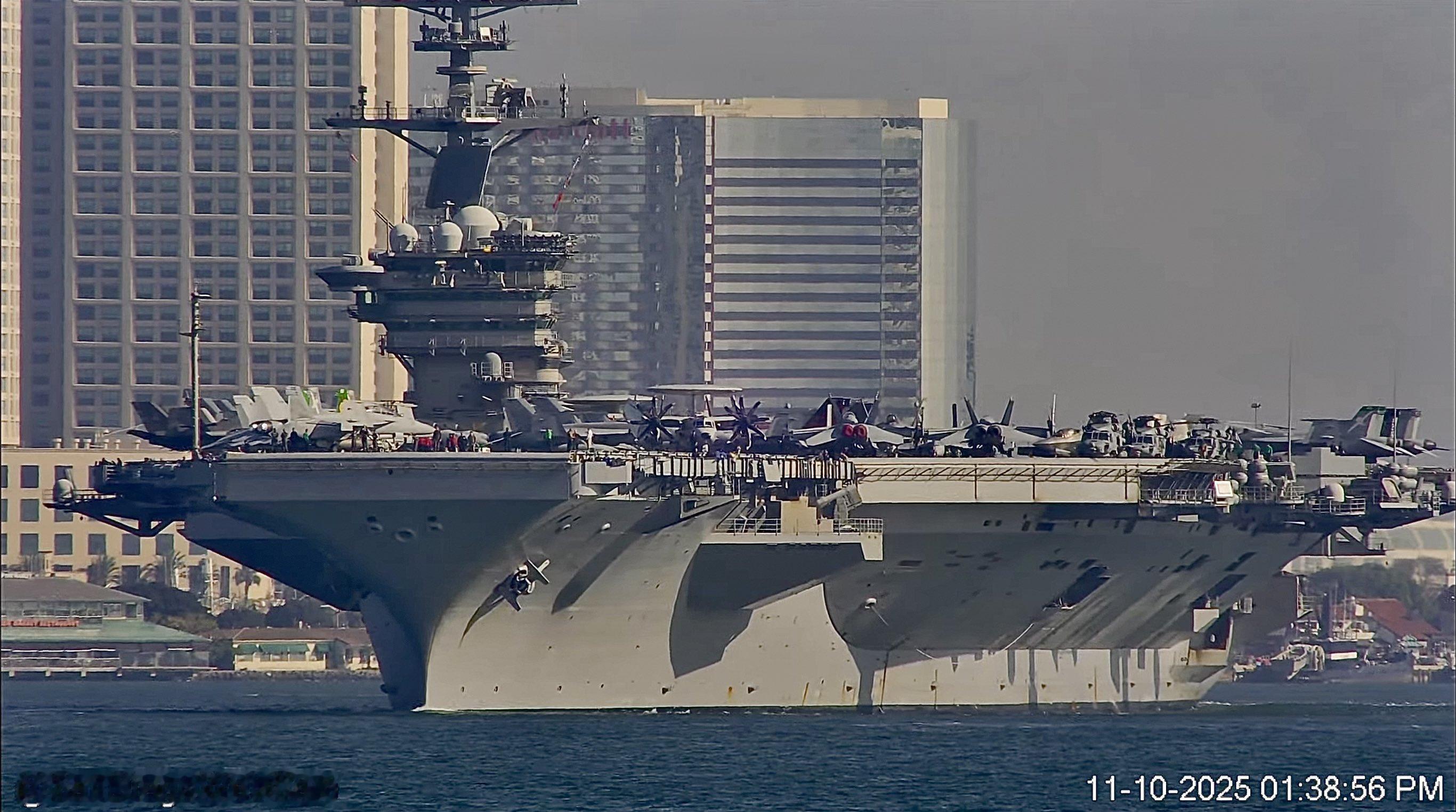 罗斯福号驶出圣迭戈港 