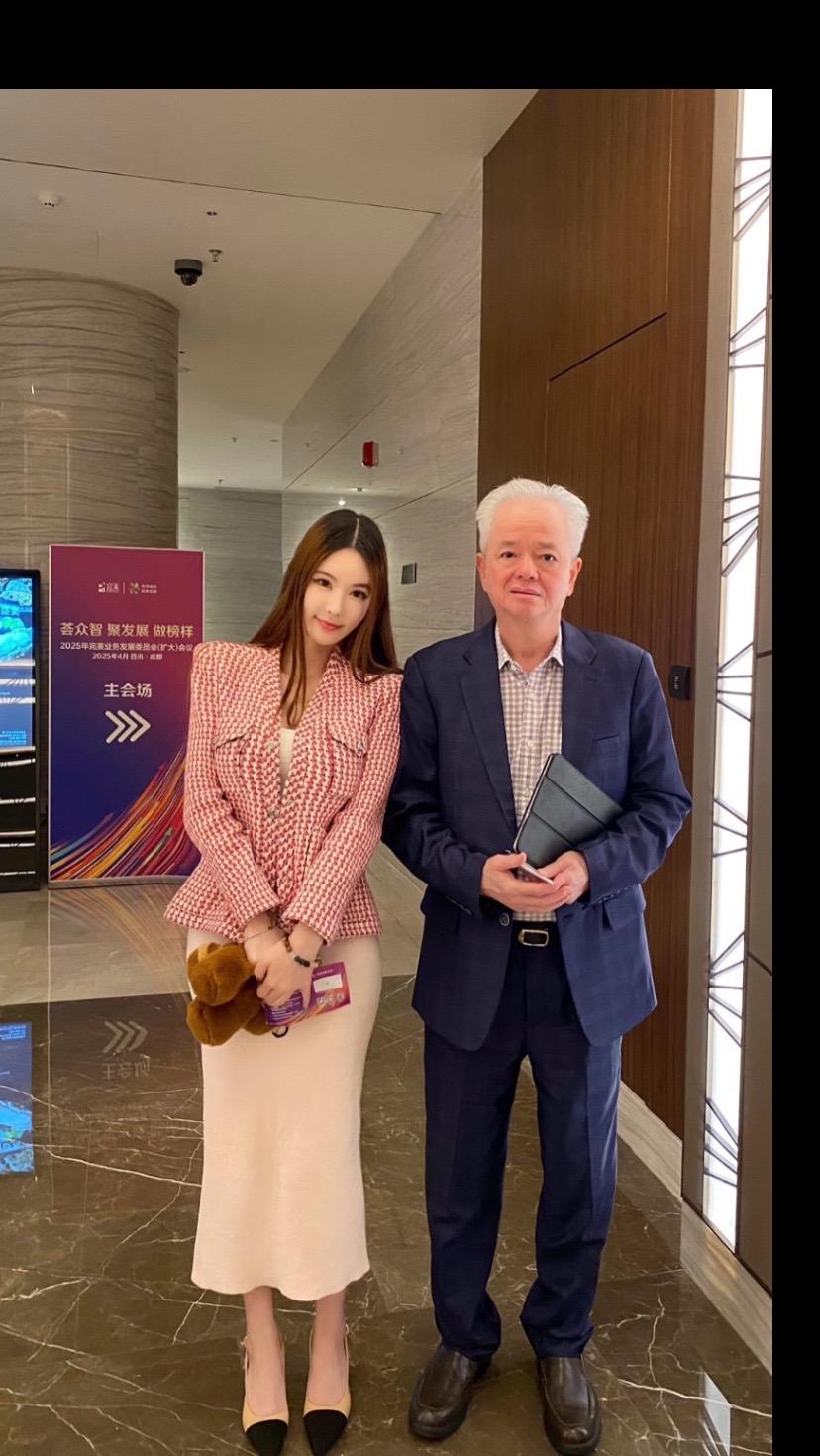 有幸见到中国完美的古润金董事长今天是和家里人一起去的🤗