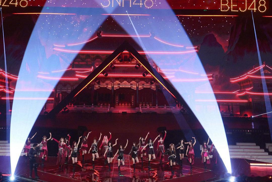SNH48十三年了、SNH48十三年回忆杀谁懂情怀杀带来的感动！十三周年剧场公演