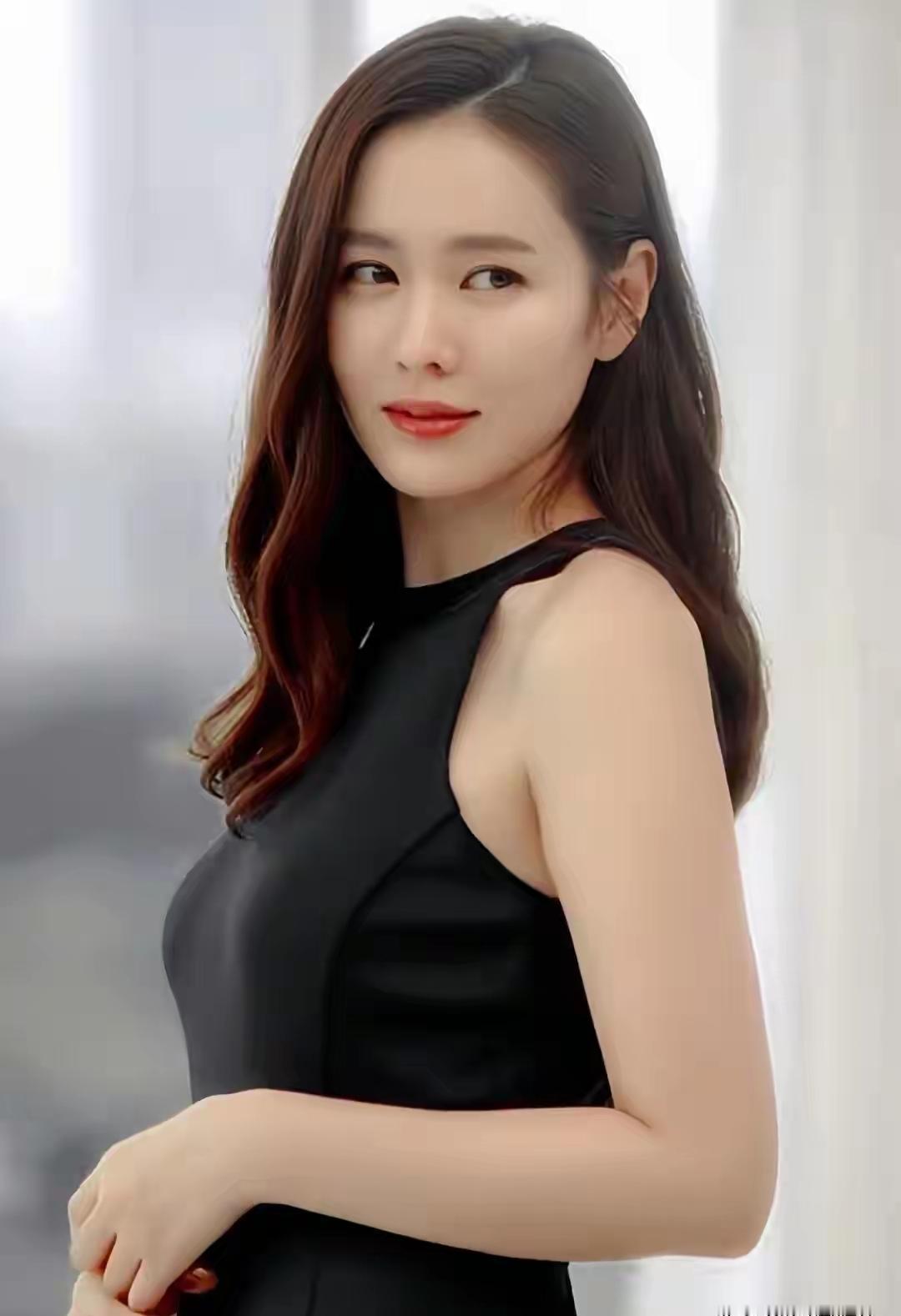 红袖添香夜，美人如画来。