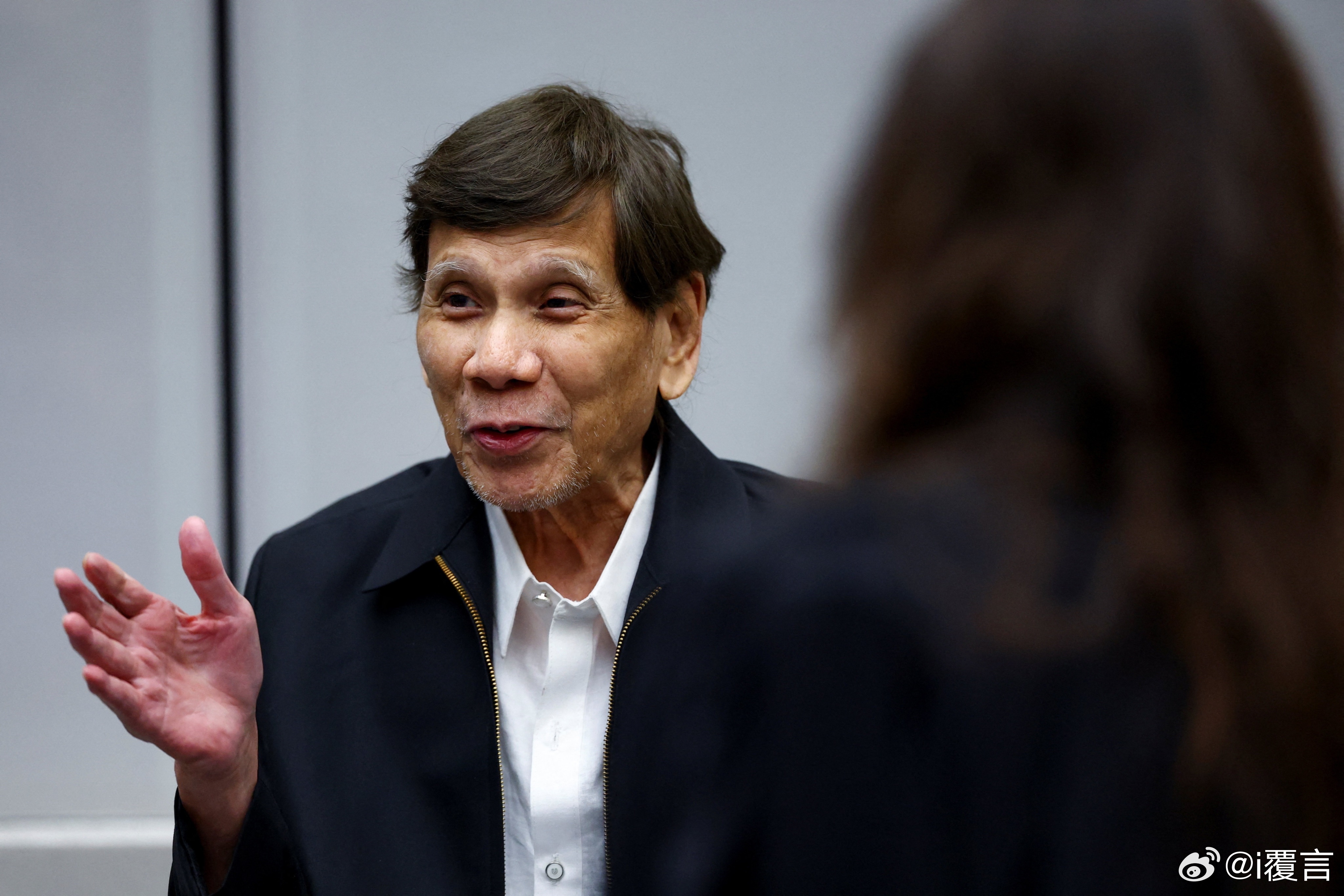 猜猜这个人是谁？提示一，今年81岁；提示二，在国际刑事法院被关押1年半。 ​​​