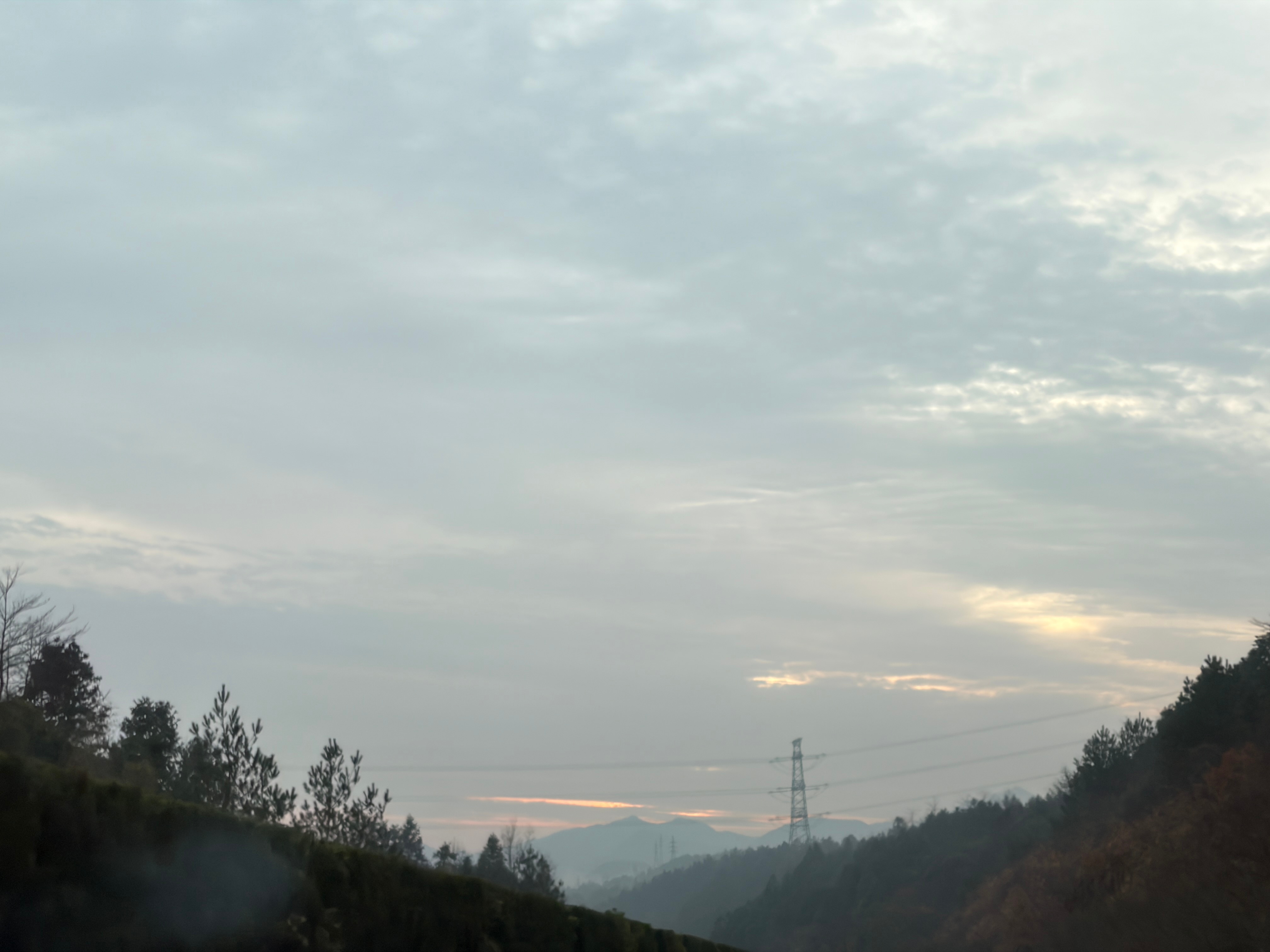 早安生活的答案从不在别人的眼光里，而是藏在自己的热爱中，去做喜欢的事、爱想爱的人