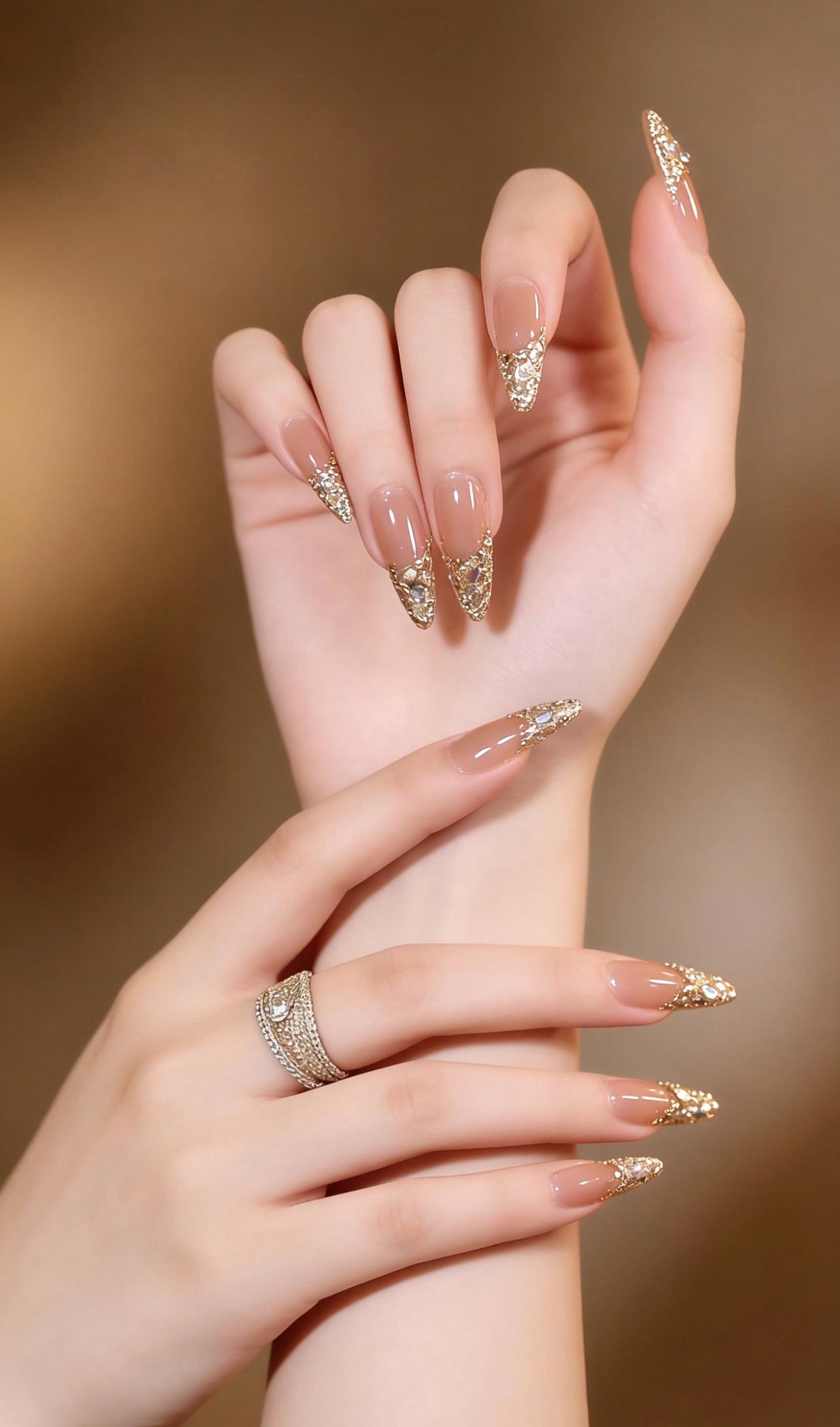 美甲分享 金色美甲款式 爆闪美甲 美甲延长甲 裸色系美甲