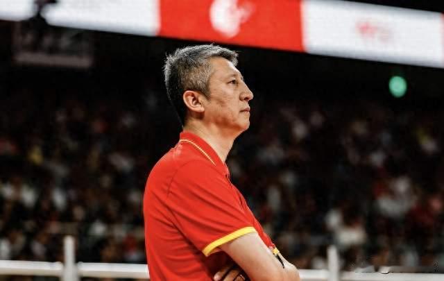 中国男篮创历史最大分差，郭士强拒评分，胡金秋一句话让人沉默