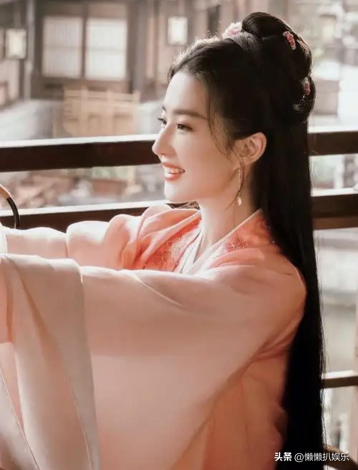 陈晓，刘亦菲
一曲宋韵，半盏清茶
《梦华录》将北宋东京的烟火与雅致徐徐铺展
刘亦