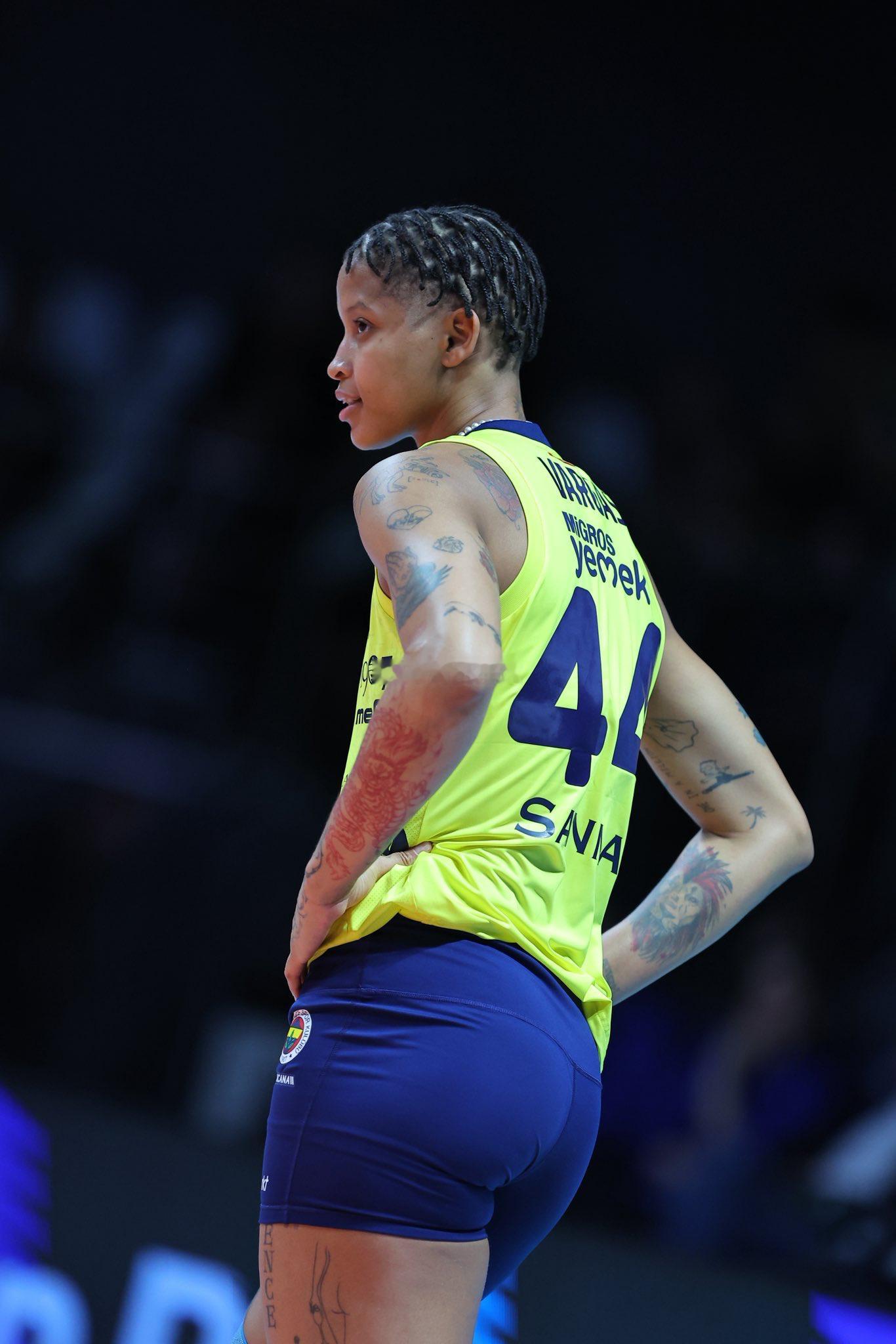 2025-2026土耳其女排超级联赛冠亚军决赛第二回合瓦基弗银行1-3费内巴切巴