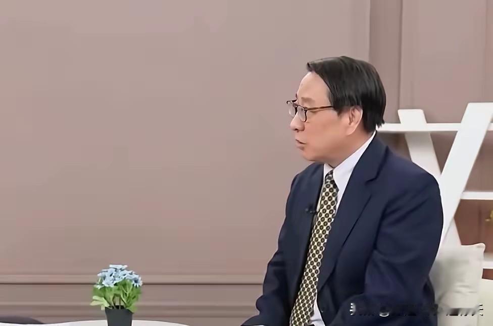 高志凯教授又出奇招！
针对高市此前的逆天言论，高教授给出了几个建议。他认为解决问