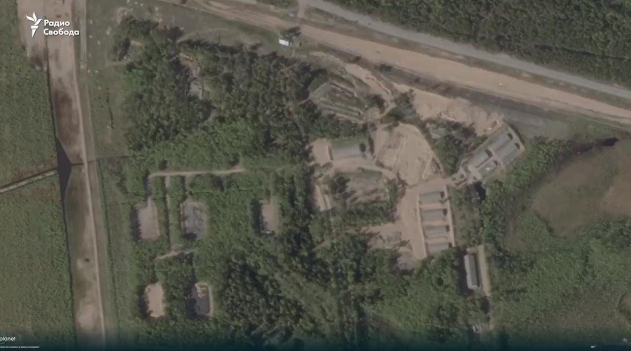 乌克兰袭击俄罗斯海军位于列宁格勒州的第15军火库的后续情况。
在乌克兰无人机袭击