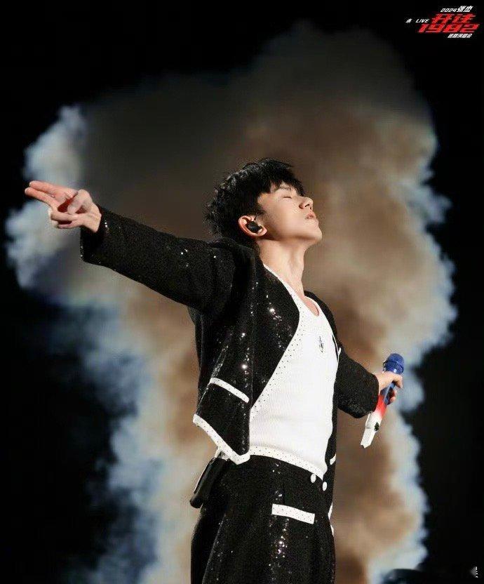 #张杰[超话]##张杰演唱会盛典连轴转#哈哈哈，我真的太喜欢这样的一个活动了，而
