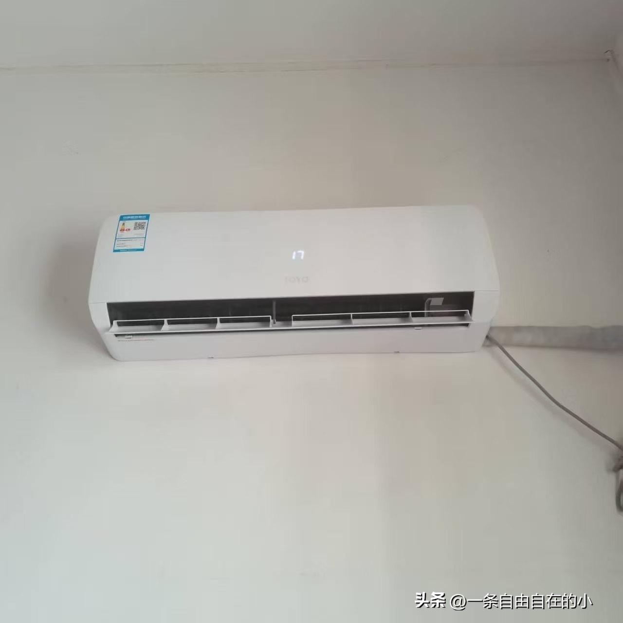 于我而言首选就是空调房。
三伏天户外闷热难耐，白天外面高温暴晒，出门一会儿就满身