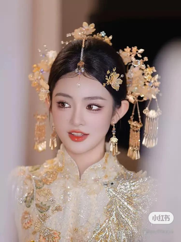 优雅与性感，你会怎么选美女穿搭写真