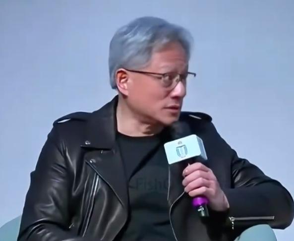 英伟达被约谈！消息一出，华为晟腾板块狂拉！

正如网友说的：“国产替代才是真正的
