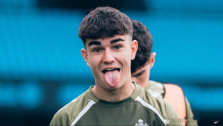 神似玉面手雷王 