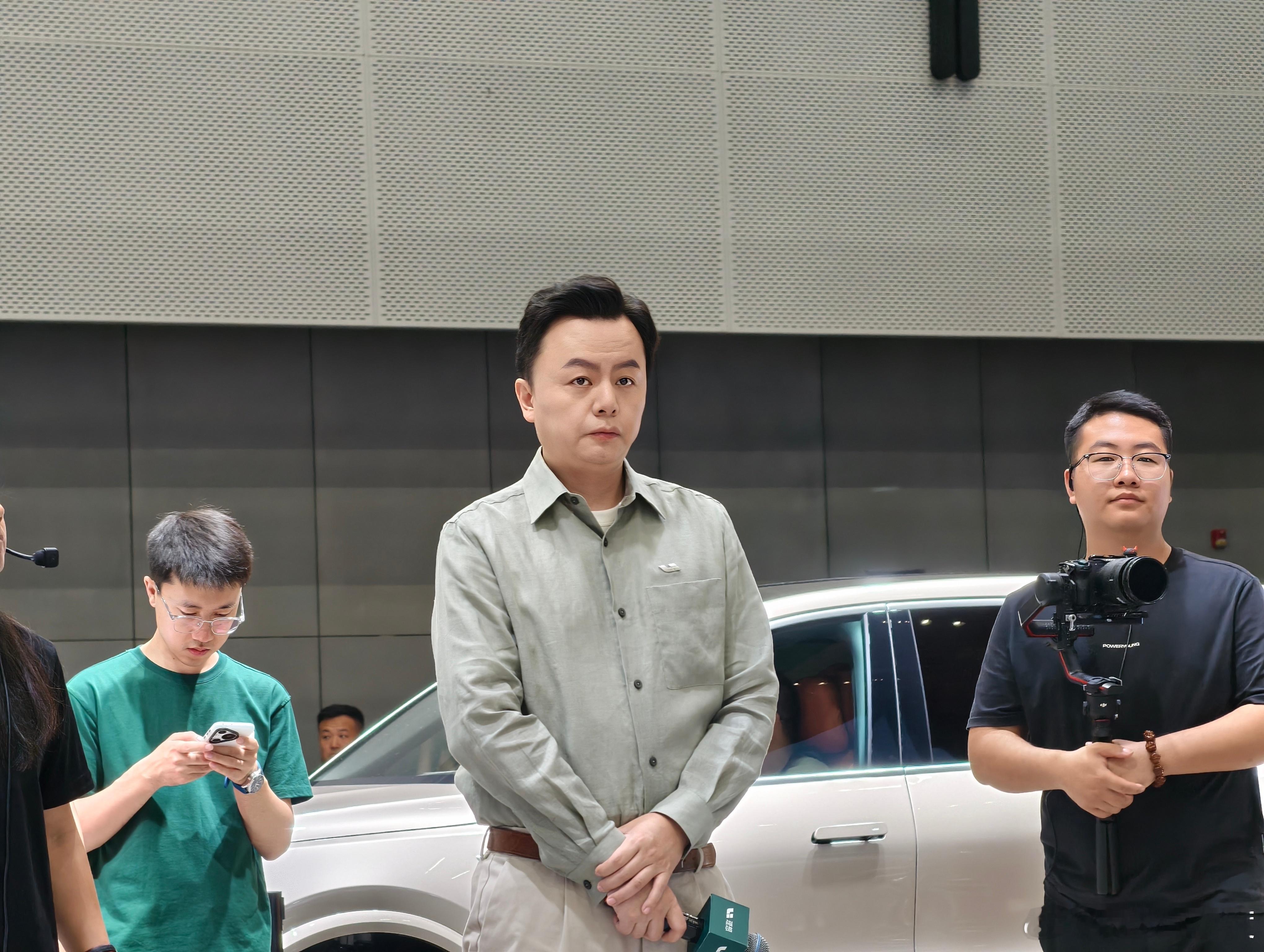 理想汽车在广州车展的智能发布会，同样是二十分钟时间，准备的内容实在太多了，导致导