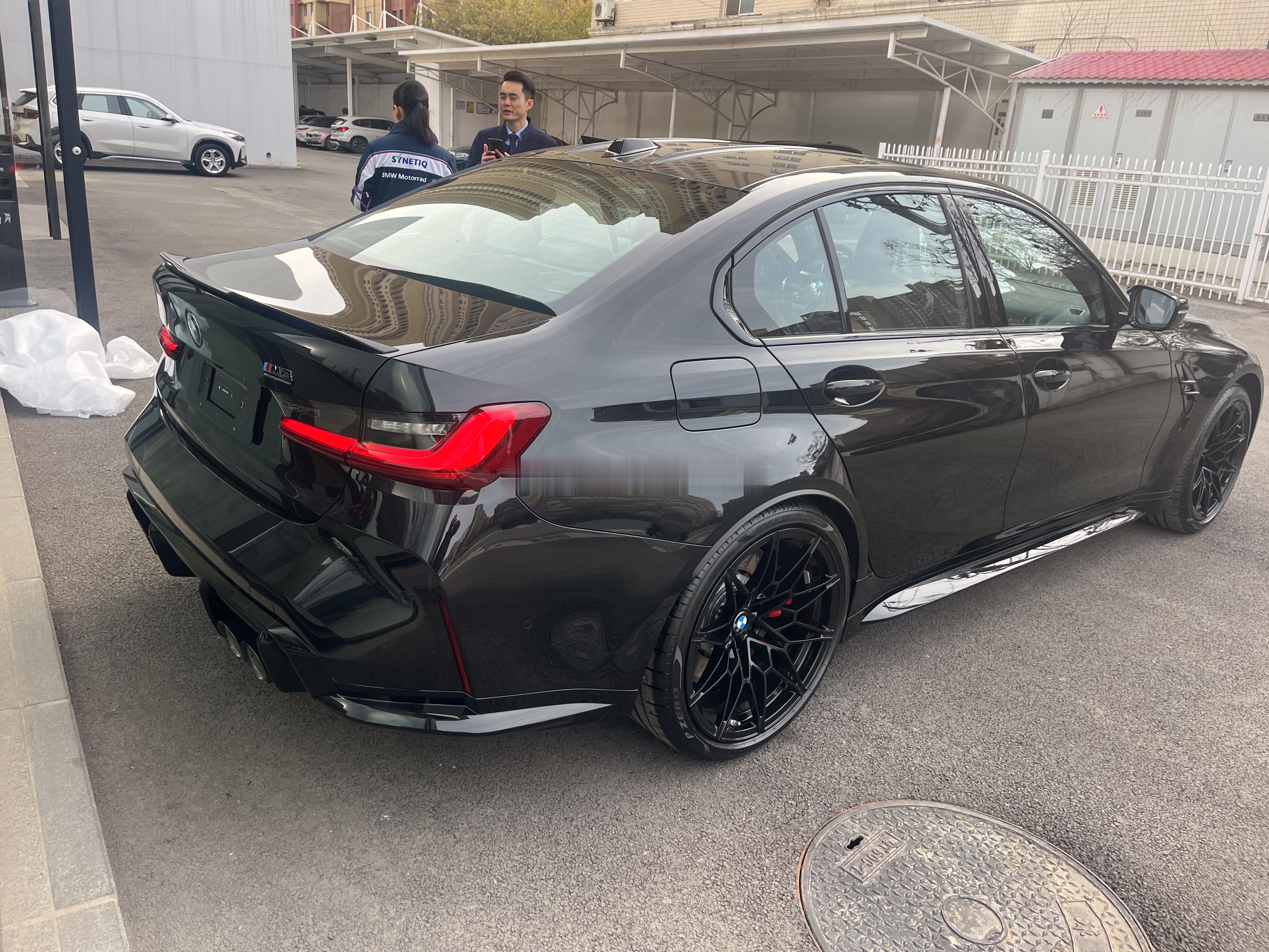 又是一年一度的精品二手车时刻董事长找我定了M3旅行，所以现在出自己的M3四门车子