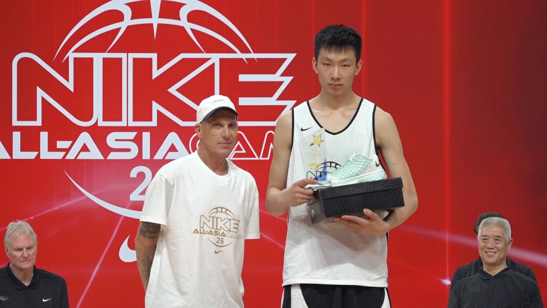耐克全亚洲篮球训练营 张懿赵杰独得17分当选明星赛MVP，他进攻端展现的实力在训
