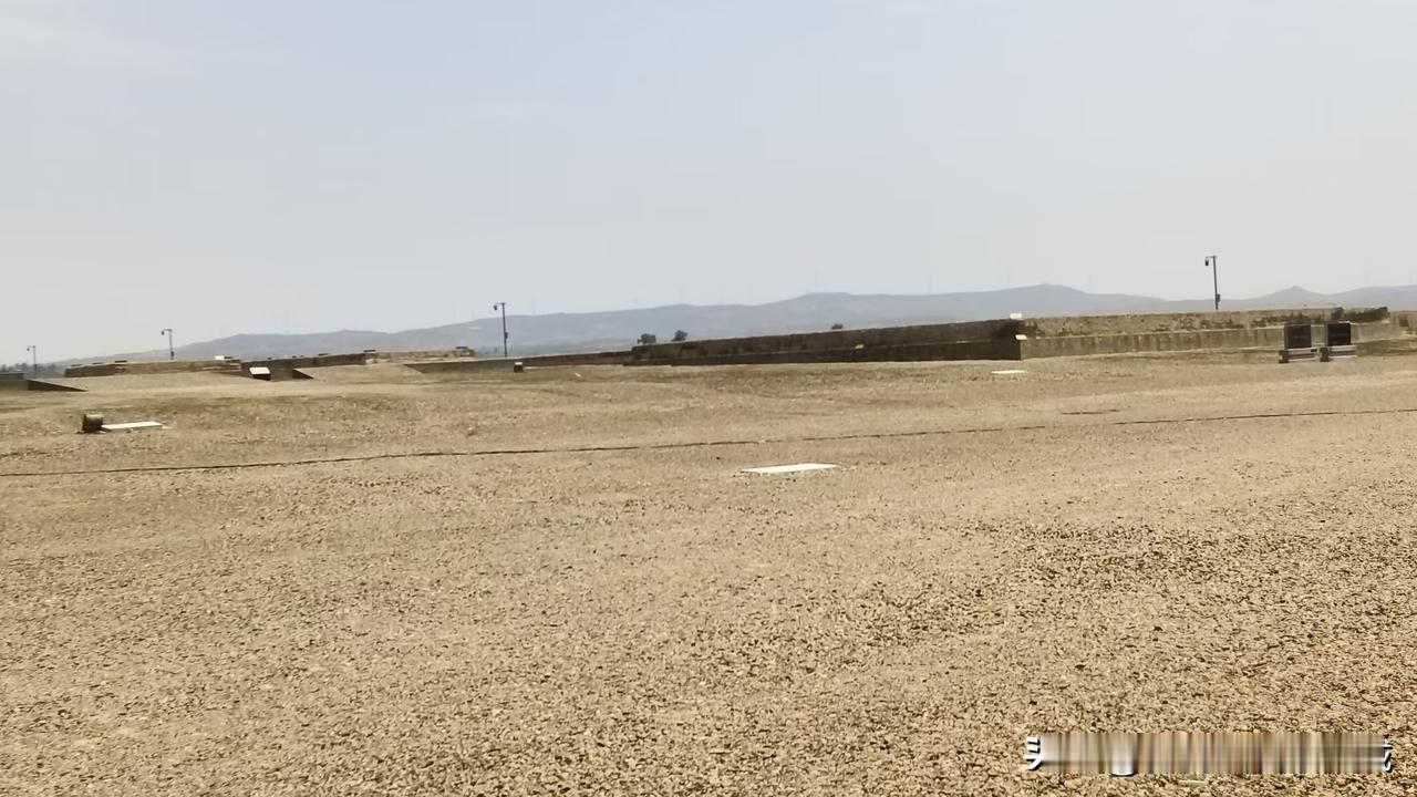 以前孟津金村、翟泉人都将汉魏洛阳故城宫城遗址南端较大的夯土台基，称为“午门台”。