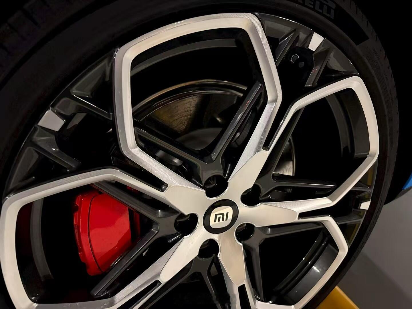 新一代小米su7的双层锻造梅花轮毂实拍图，怎么样？ 