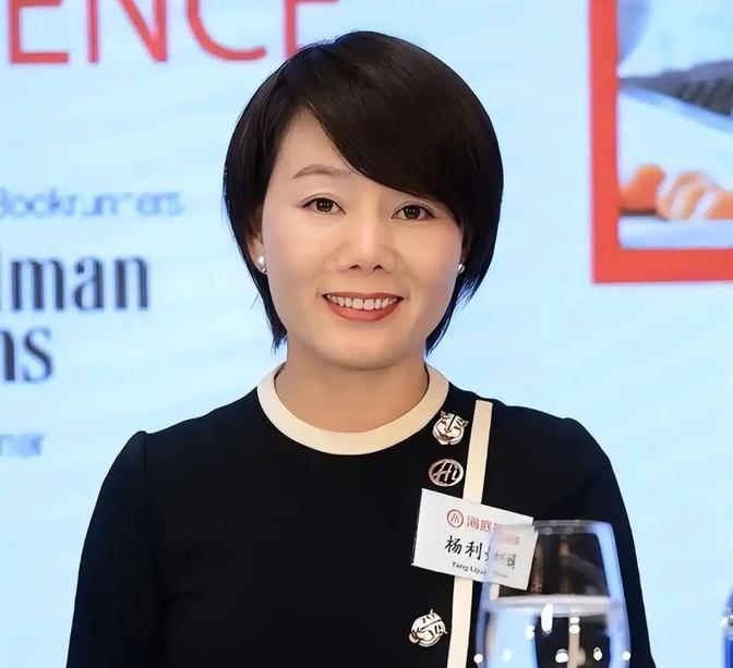 四川一女子为给哥哥还债，不惜陪伴老板24年，没想到老板后来大手一挥，女子身价直接