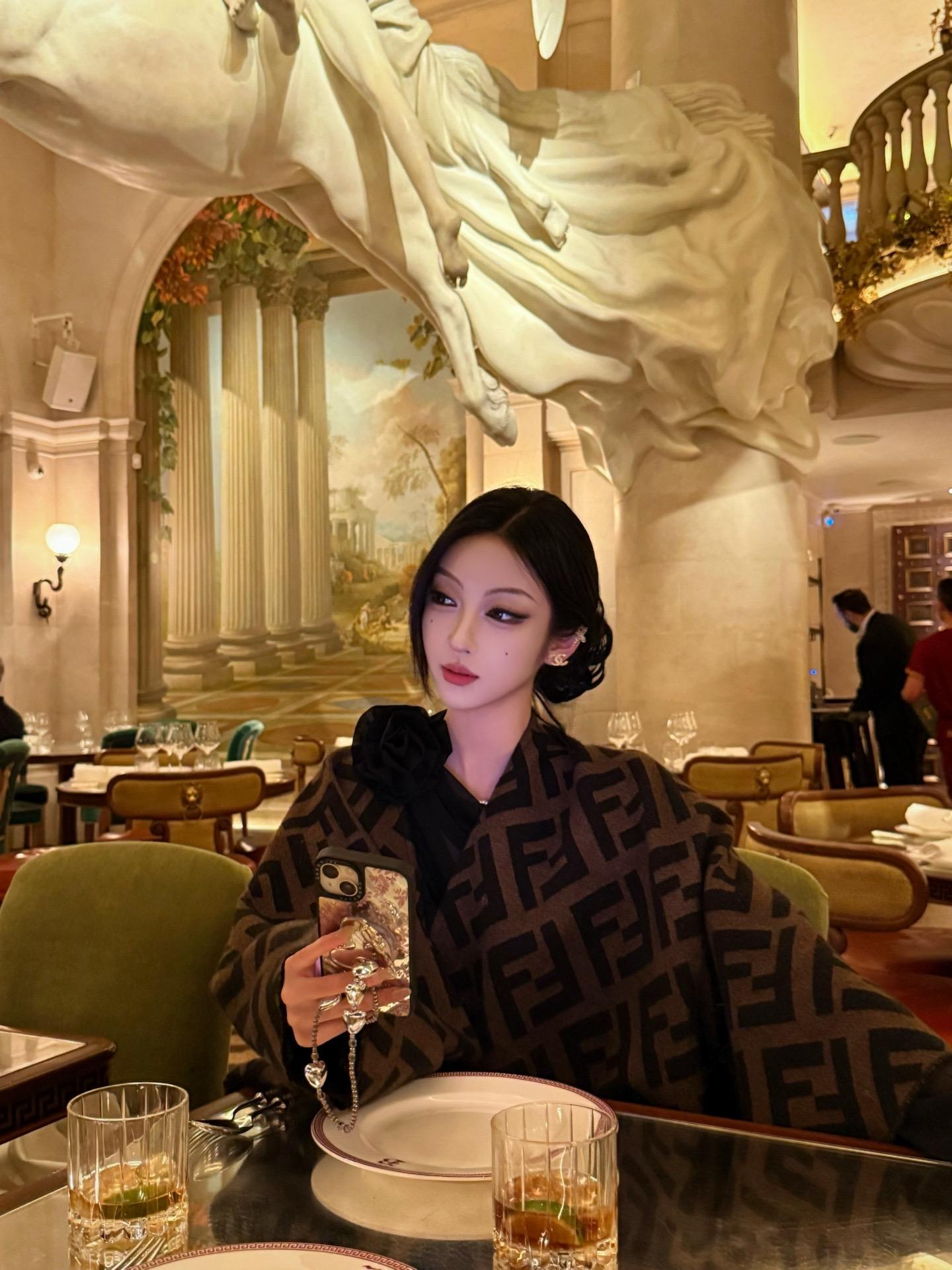 对视吧 眼睛不会说谎 是吗。