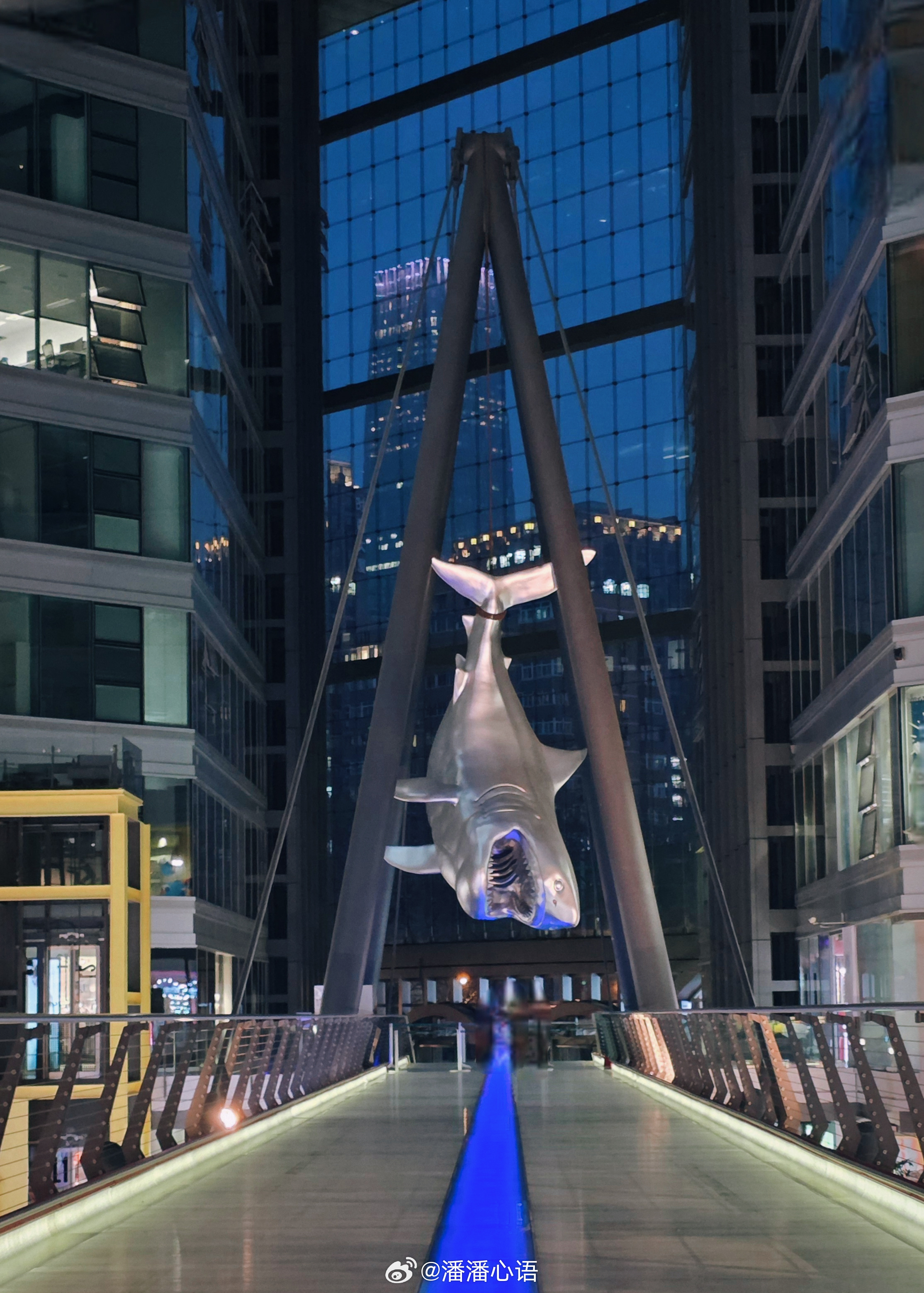 📍北京特像美术馆的商场，拍照不用滤镜，会呼吸的时尚艺术社交中心。摄影