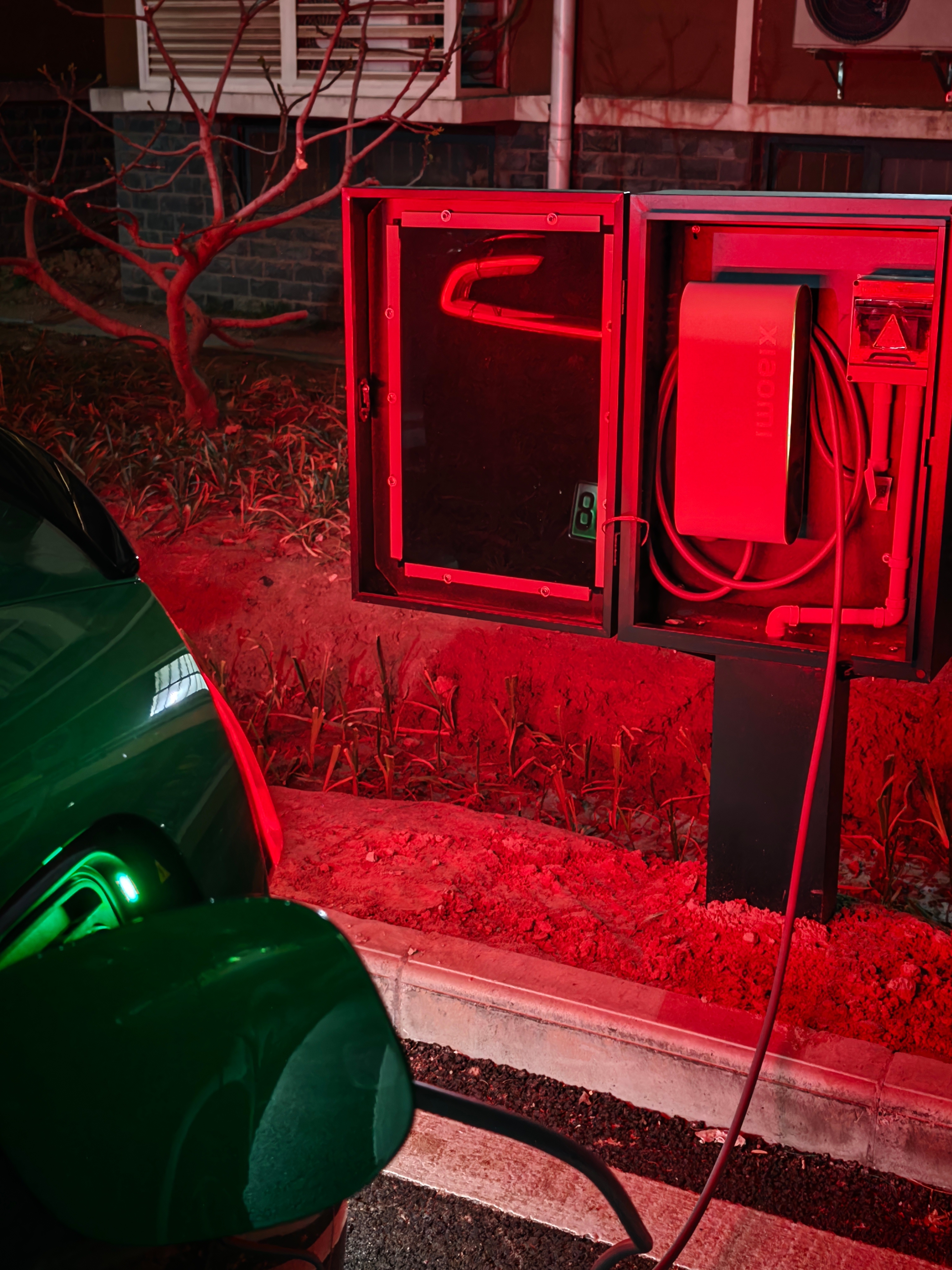 这台yu7max长这么大第一次吃上了小米自己家的充电桩充的电 