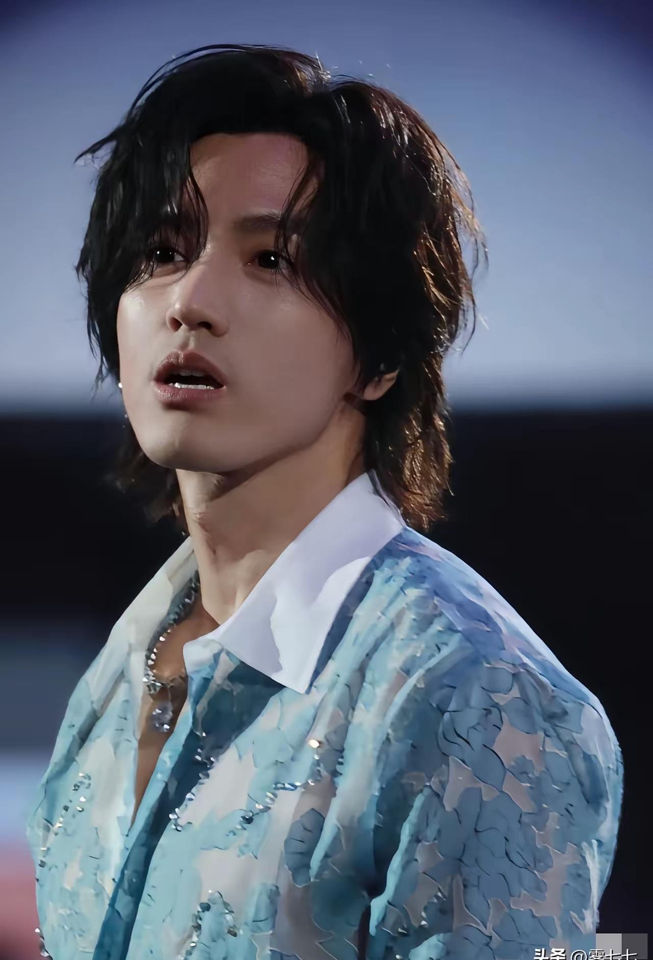 看到言承旭提词器上“这里要哽咽”的指令，我第一反应不是嘲笑，而是后背发凉。
这哪