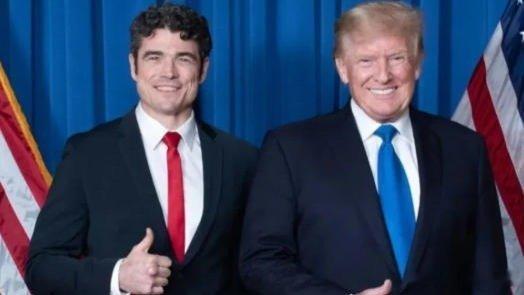 凤凰新闻【人物｜首个美高官因伊朗战争与特朗普公开决裂，他是什么来头？】MAGA阵