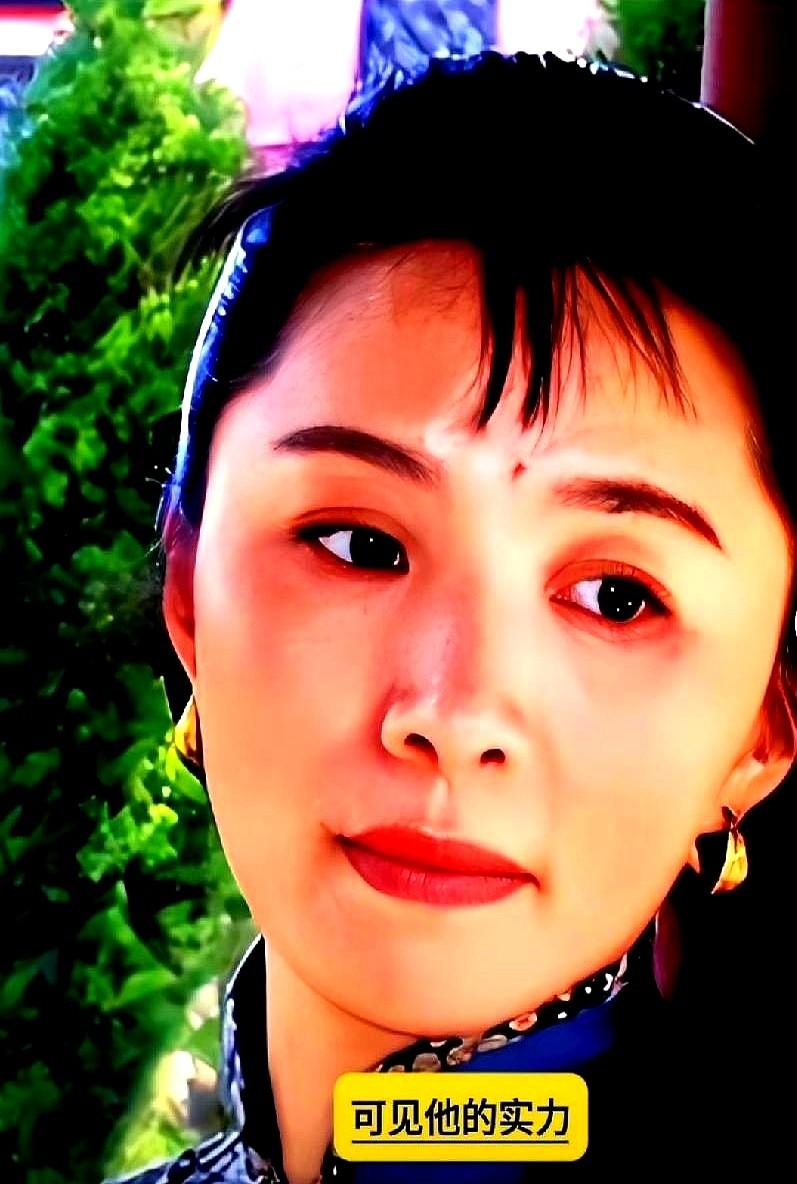 一部剧火了，主角配角，前前后后9个人拿奖。

偏偏，那个把角色刻进骨头里的人，全