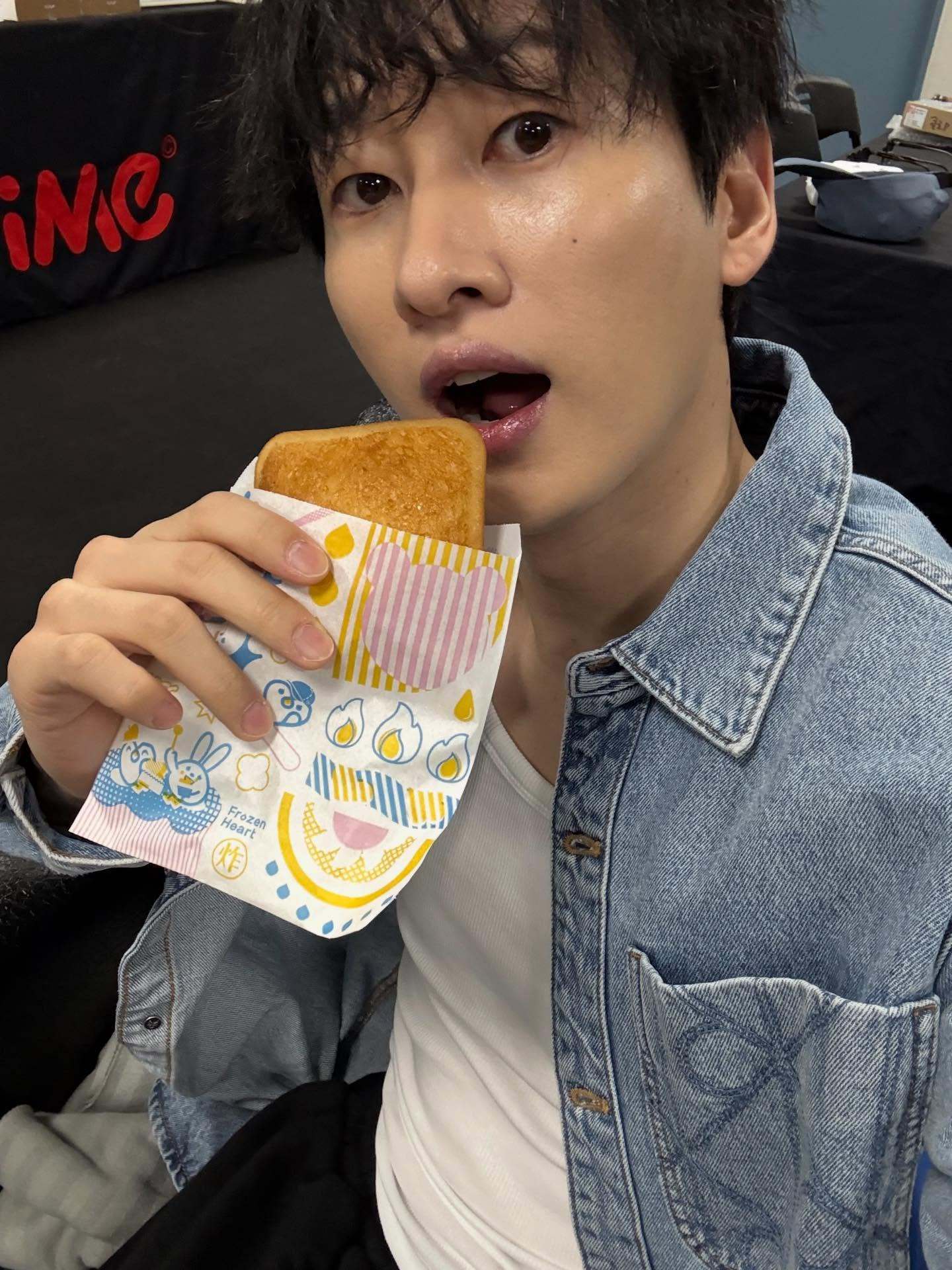 “CB百蓝_。260126李赫宰 IG更新：Oh oh only 4 u💙 