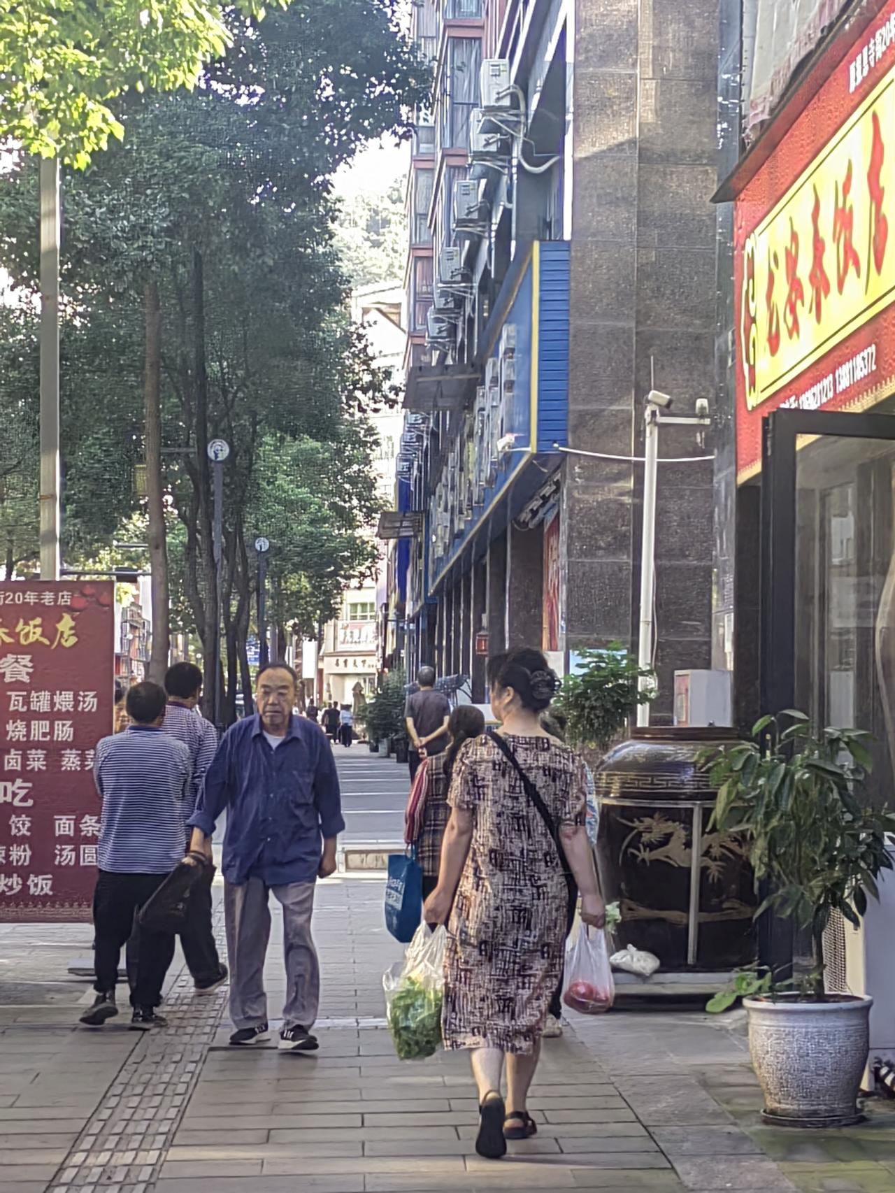 红颜薄命，你相信吗？我有个初中同学，生得美丽动人、高冷明艳，是方圆百里闻名的美人