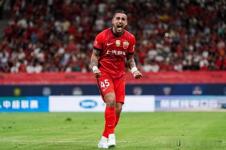 上海海港3：0成都蓉城，我想说的是：
1、当还剩四轮的时候，成都蓉城领先大连英博