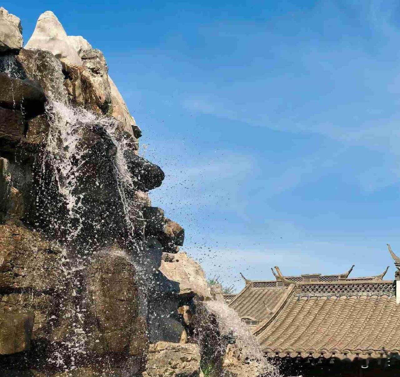 今天是五月十六日星期六，我们今天这里的最高气温是零上22度，最低气温零上14度，