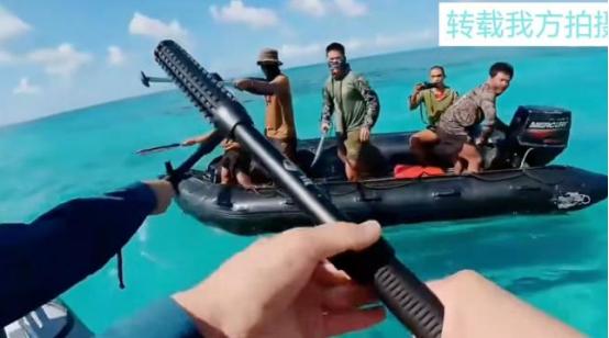 谁能想到啊！中国海警手里那根长杆根本不是武器！竟是民间自拍杆改的取证神器？专拍菲
