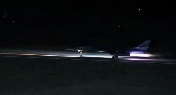 【美国为回应驻约旦基地遇袭事件发动报复攻击，导致伊拉克16死、叙利亚23死】
近