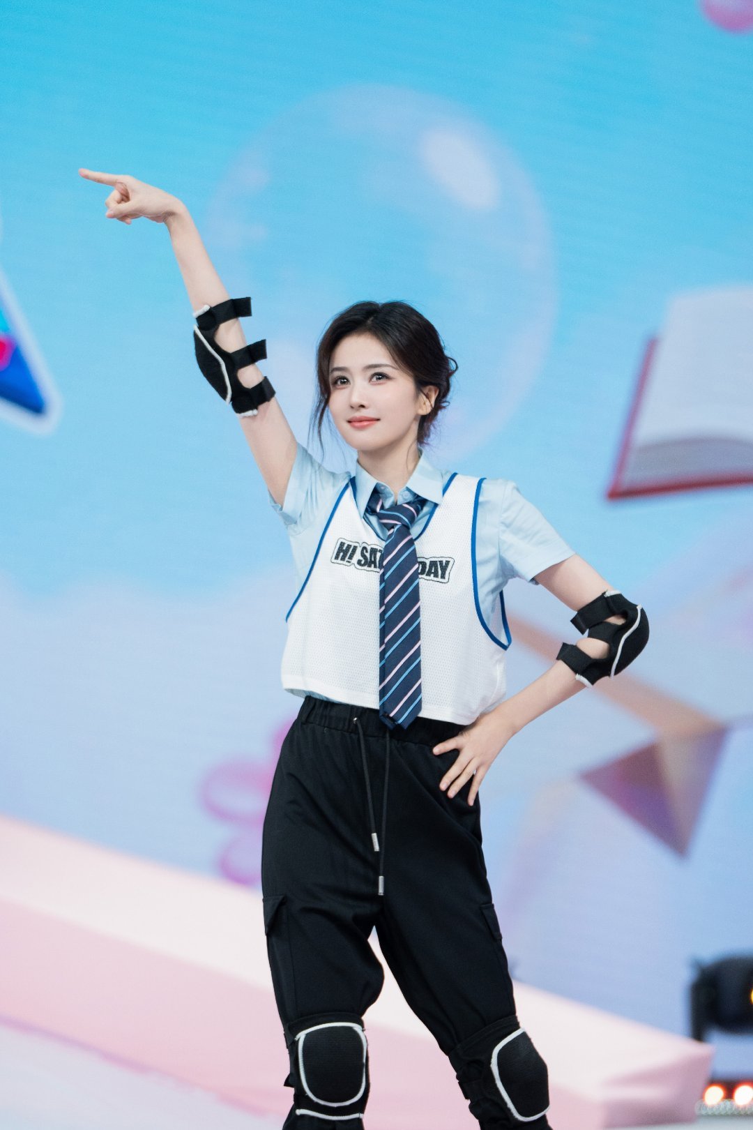 白鹿莫离 bl白鹿叶璃 “少女于枷锁之中歌唱 被神明眷顾 冲破被人们编织的枷锁 