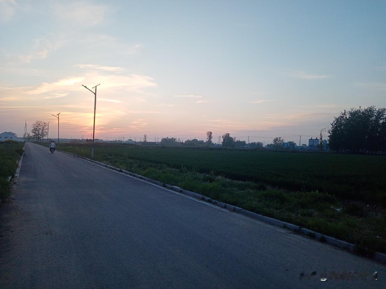 老农谚
热不热，就看二月二十四
二月二十四晴，三月汗不停
二月二十四是晴天暖，六