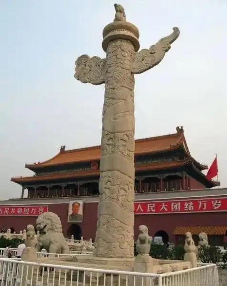 天安门前的华表柱，到底是用来干什么的？看完不禁感叹古人的智慧。去天安门旅游的人，