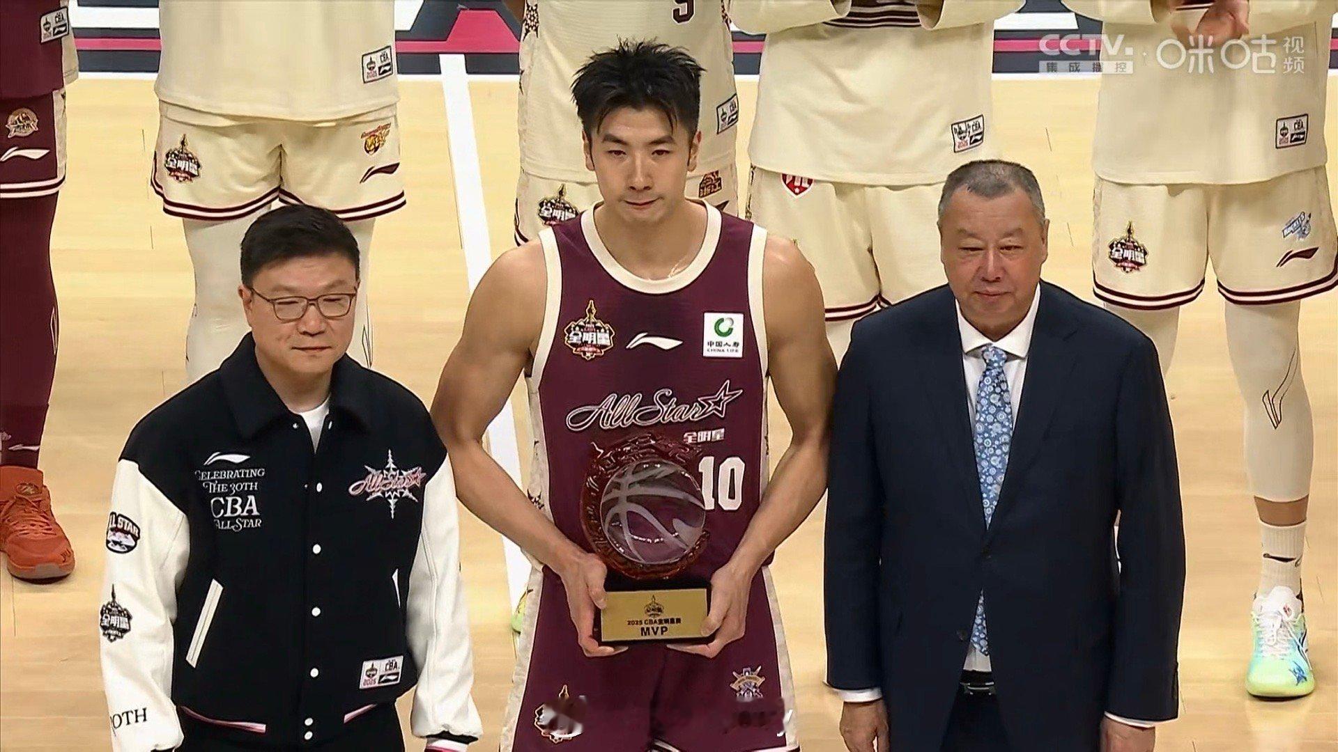 邹雨宸全明星MVP  恭喜邹雨宸获得全明星赛MVP，鞍山肘子也是遭受过大伤，一步