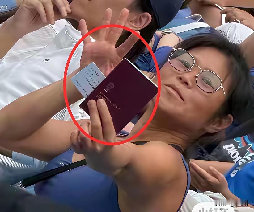近期上海网球大师公开赛一女子现眼包喝酒后去闹，挑衅警察后被抬走。大家怎么看？