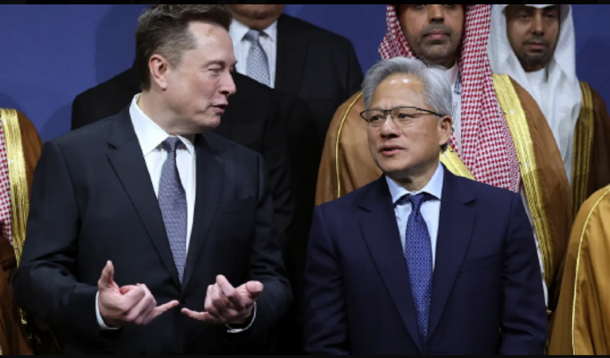 我预判马斯克会投资英特5%至10%的股份，建造特斯拉芯片超级工厂。微博作为个人记