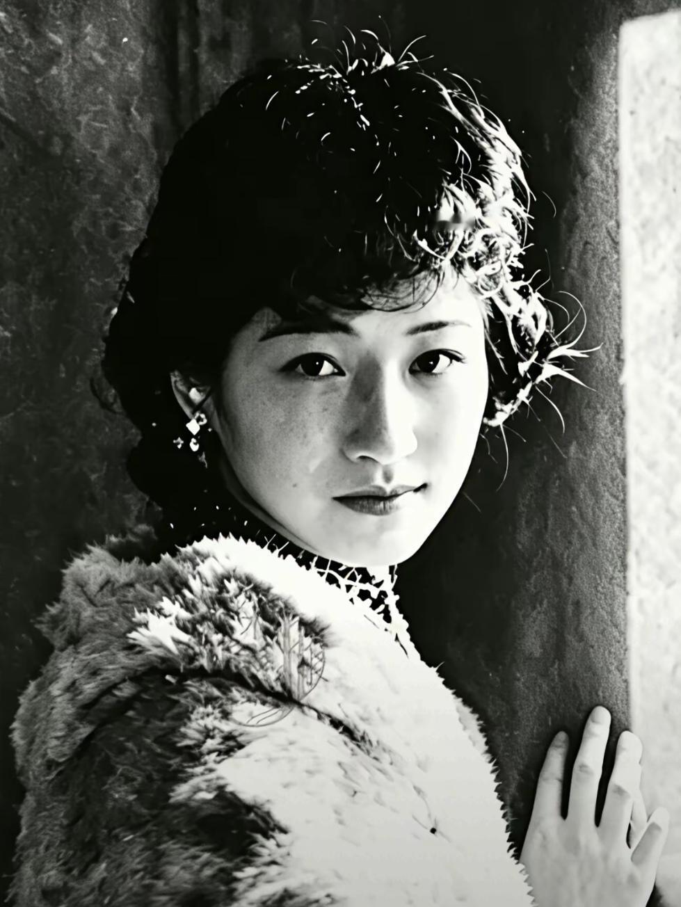 1928年，在胡适做东的饭局上，张幼仪第一次见到陆小曼，对陆小曼的容貌和风情，她