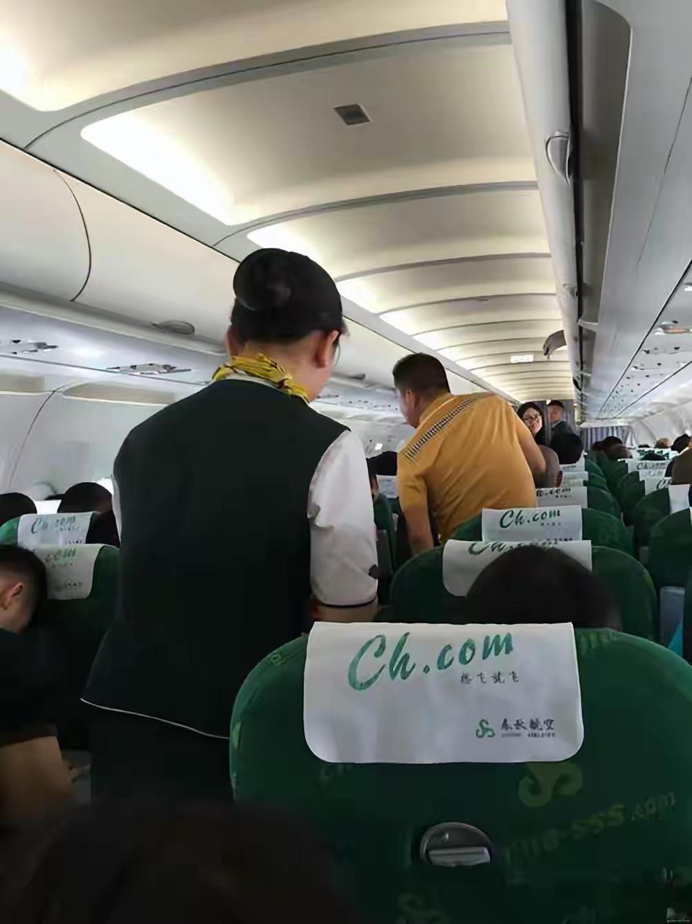 上海浦东机场惊现“空中绿皮车”：8元飞大阪，年赚百亿，它如何让一半中国人第一次飞