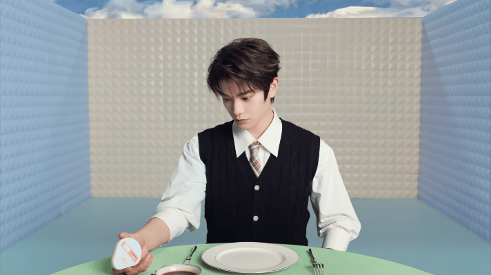 丁禹兮尔木萄全球品牌代言人 始终保持初心，在表演领域不断沉淀打磨，用专业诠释实力