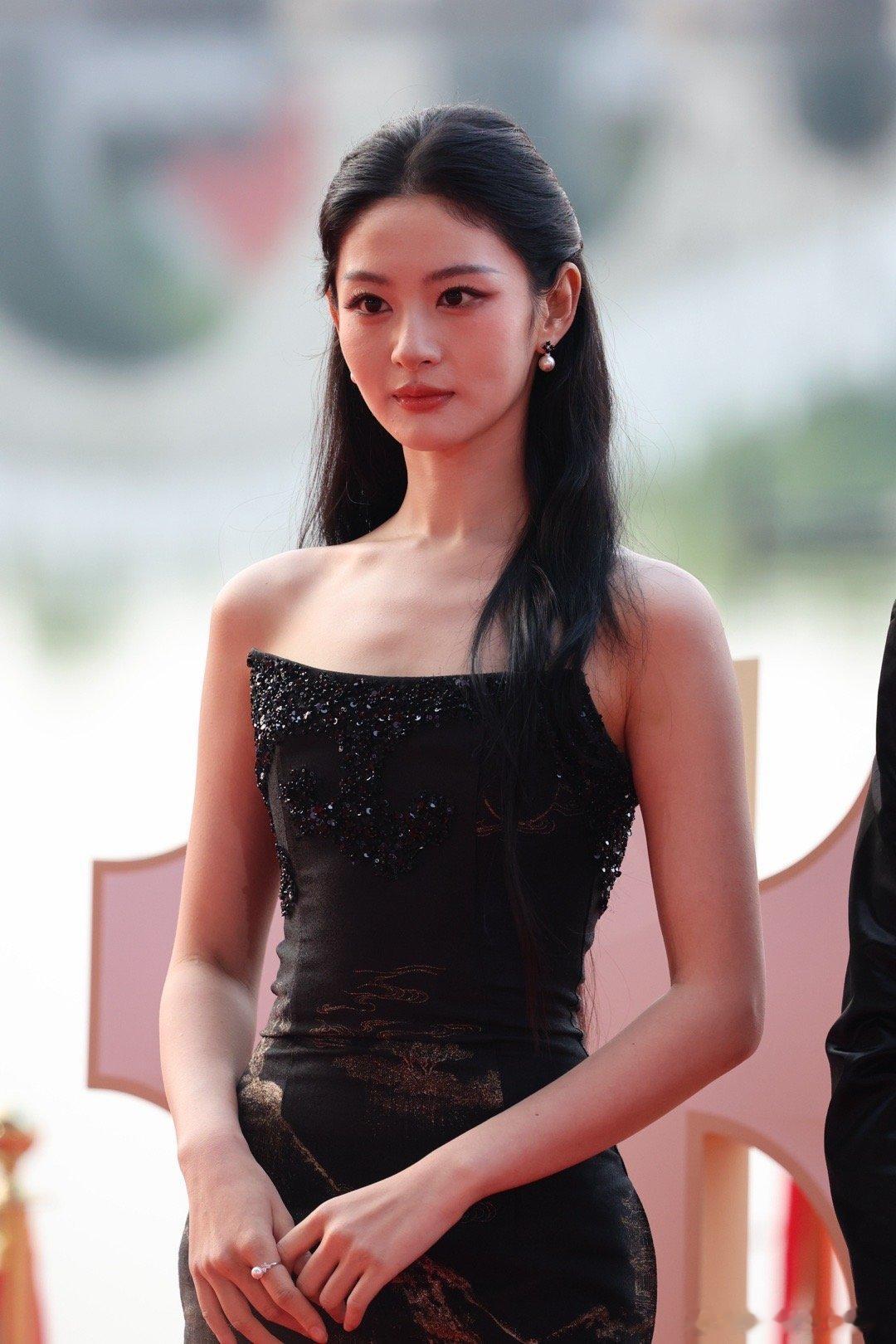 生图好明显，瘦成这样了[捂嘴哭] ​​​