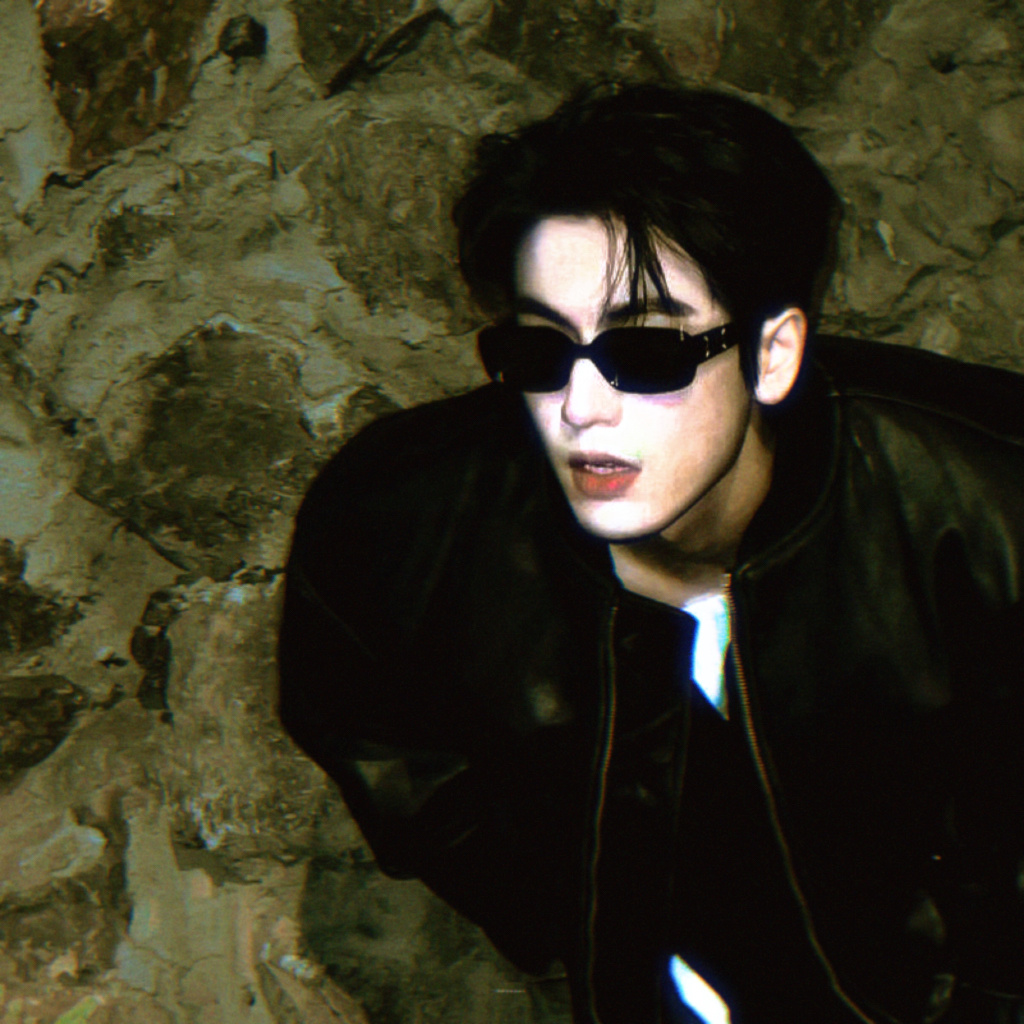 白鹿张凌赫 过期糖张凌赫，为了防止别人说你偷瞄白鹿，请把墨镜焊丝在脸上吧！