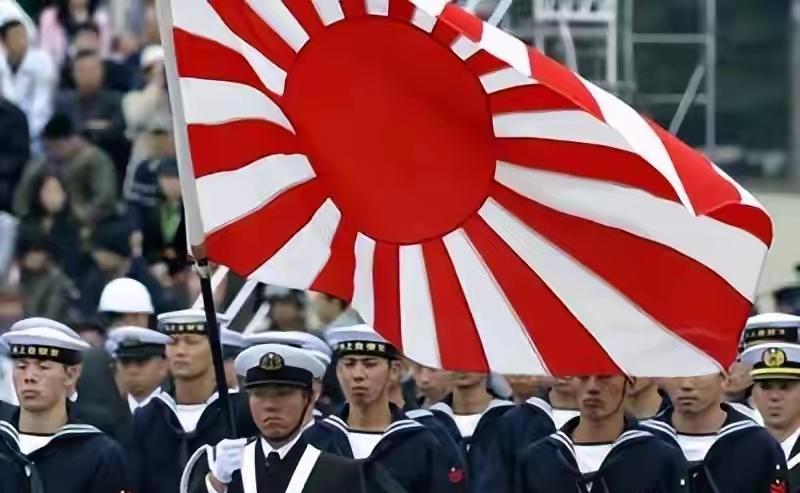 2026年8月4日，日本甩出598页的2026年版《防卫白皮书》，封面还整成动漫