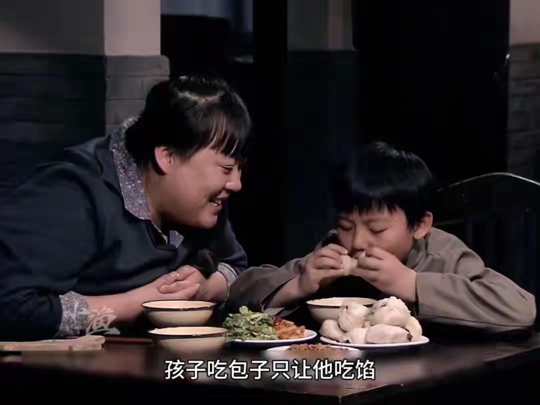 “我妈连我微信步数都要管”：过度操心孩子的父母，正在用焦虑毁掉下一代


01 