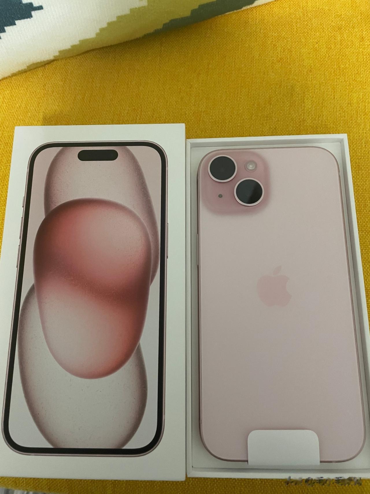 这么一看，iPhone 15的定价还挺良心？

就算强如库克，在全球物价上涨的情